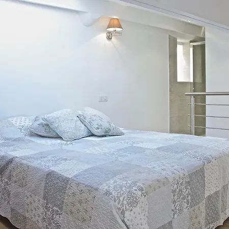 Апартаменты Duplex Fontaine - Duplex Coeur Vieil Old Marche Provencal Антиб